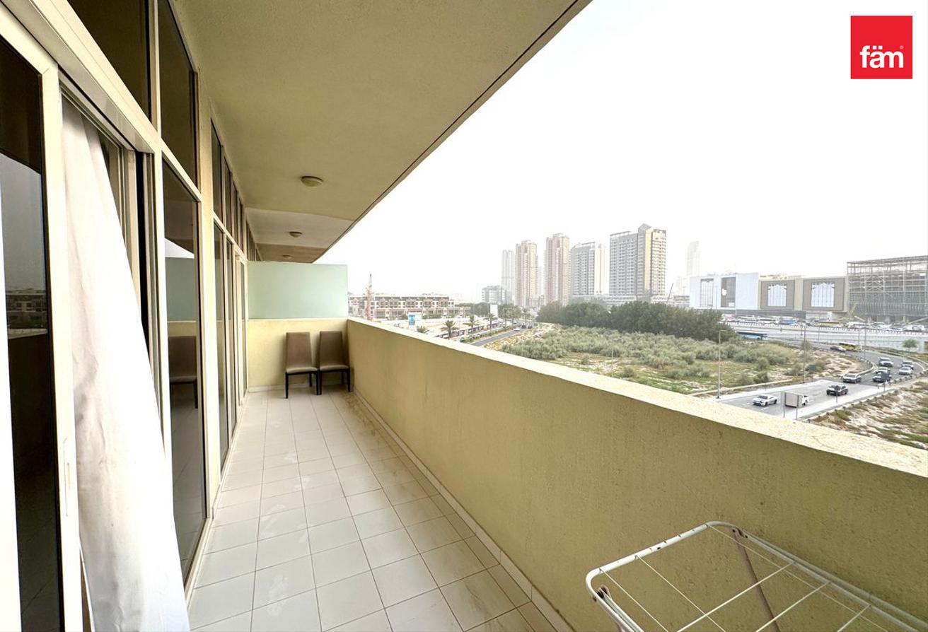 Spacious | Fully Furnished | Vacant photo 11