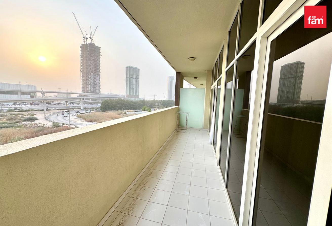Spacious | Fully Furnished | Vacant photo 10
