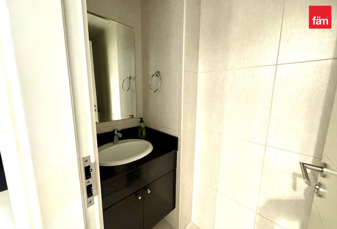 Spacious | Fully Furnished | Vacant photo 9