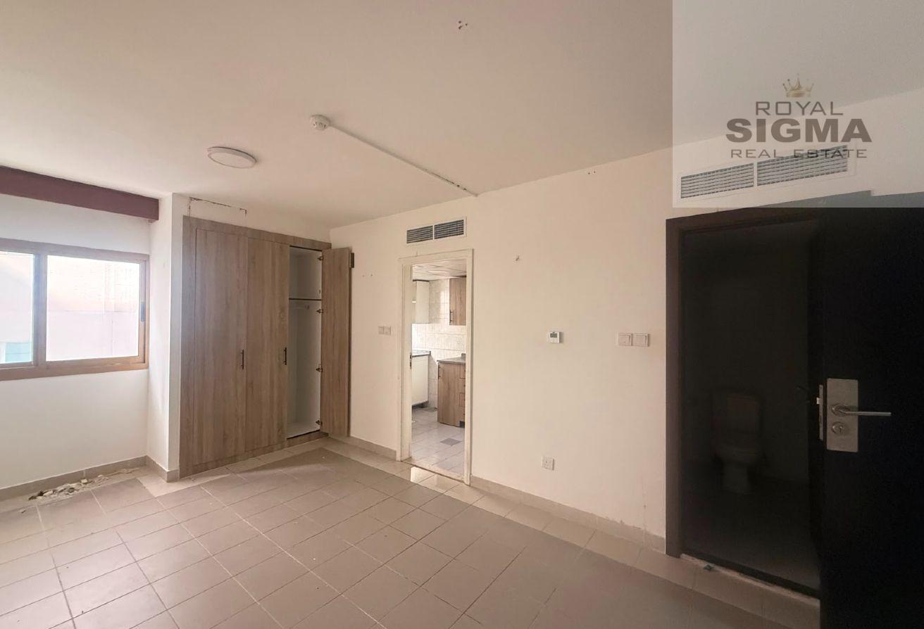 1BHK with Balcony – Walking Distance to Metro photo 2