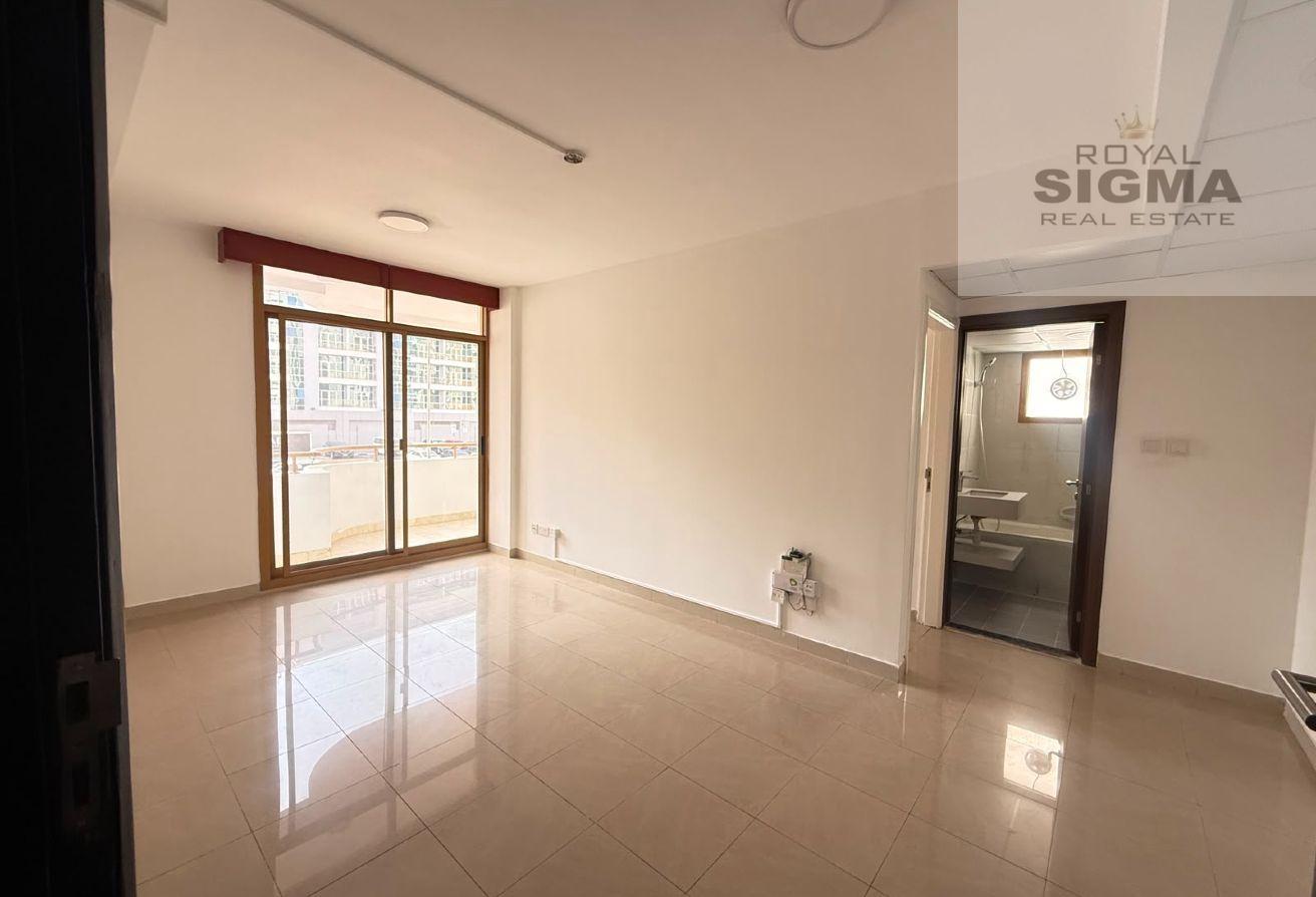 1BHK with Balcony – Walking Distance to Metro photo 4