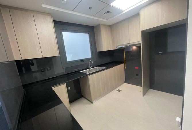 1 YEAR AGE : 2BHK : RENT 70K : 1 PARKING photo 3