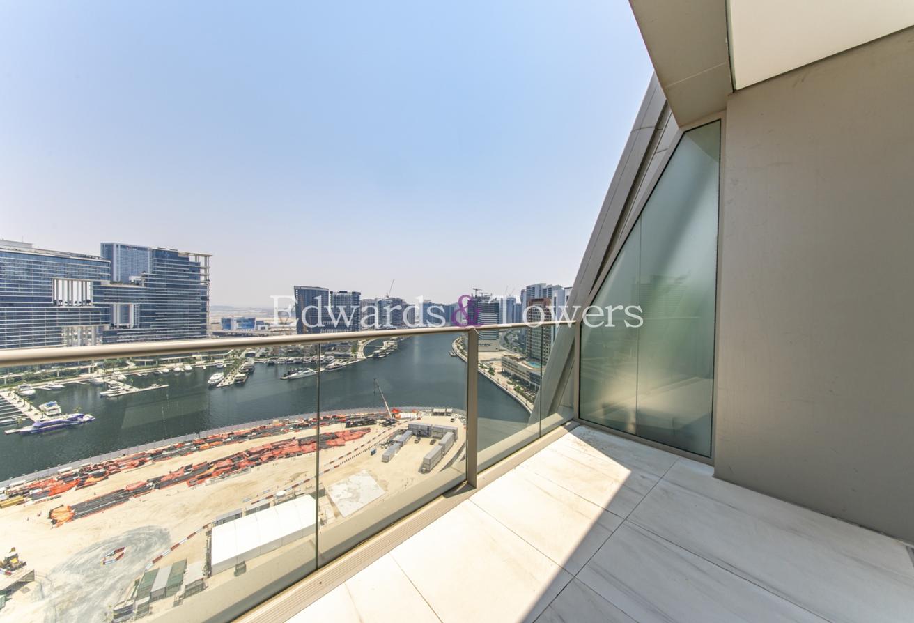 Triplex Penthouse | Full Canal View | Unfurnished photo 9