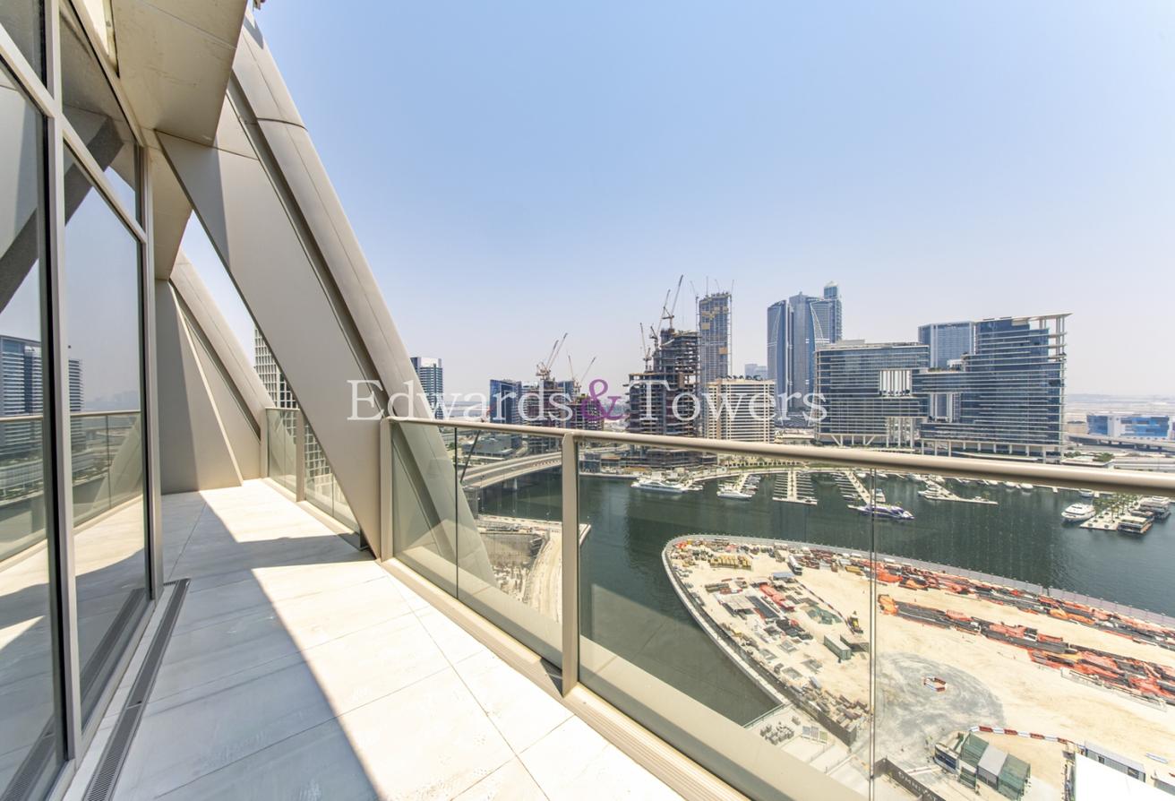 Triplex Penthouse | Full Canal View | Unfurnished photo 10