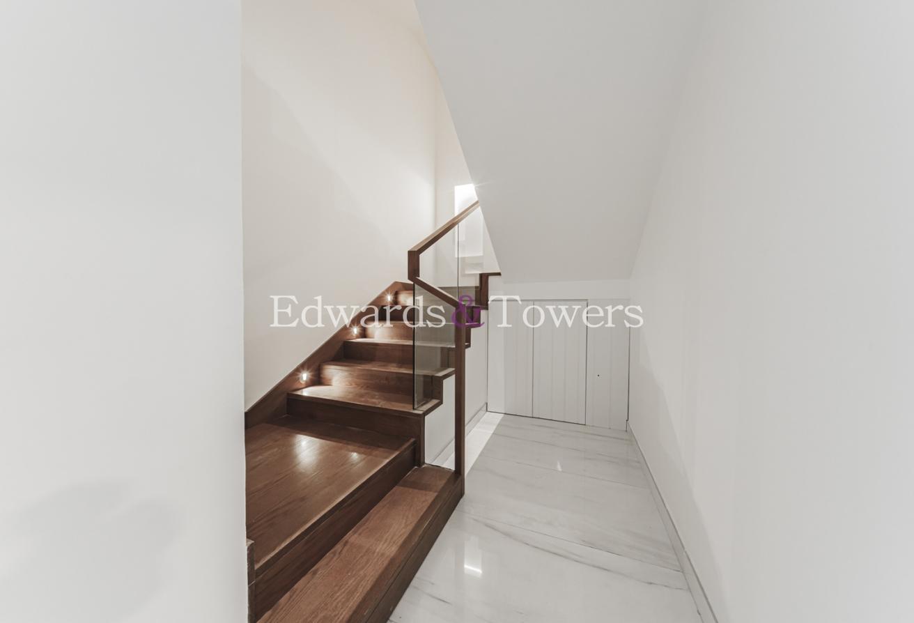 Triplex Penthouse | Full Canal View | Unfurnished photo 12
