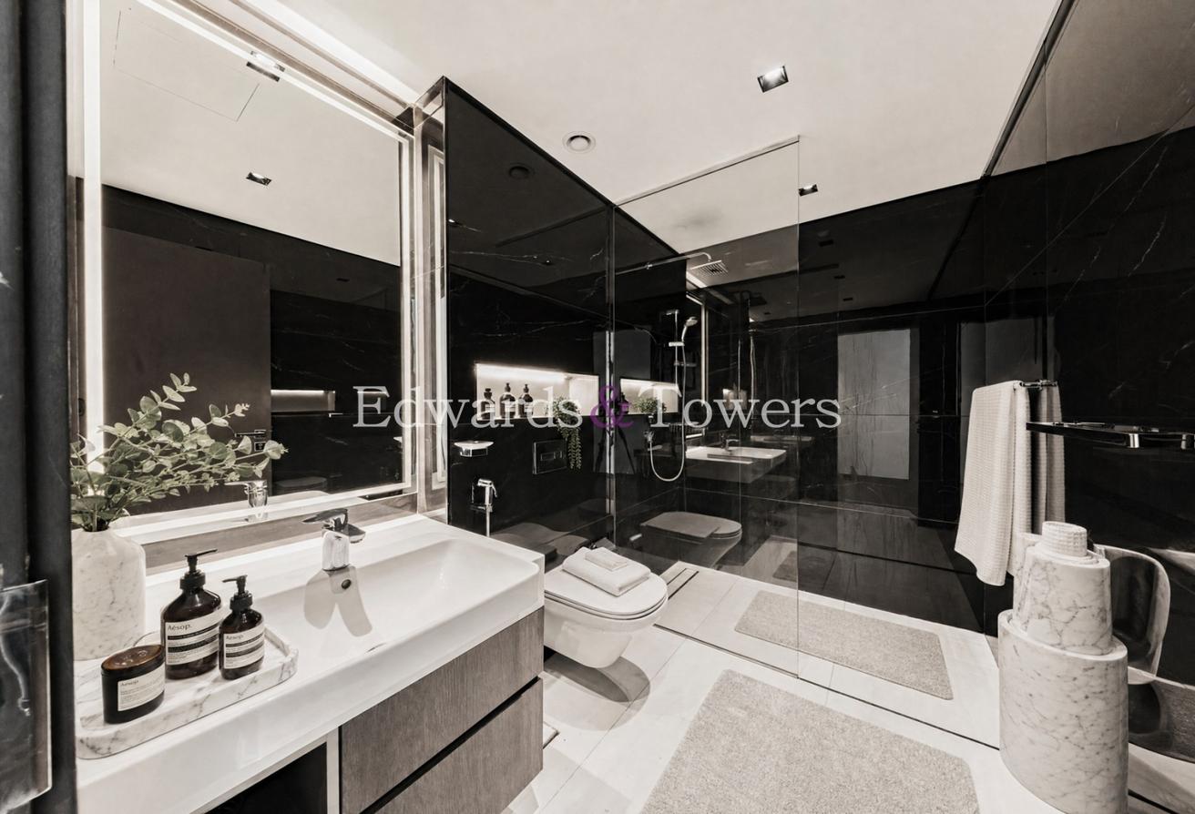 Triplex Penthouse | Full Canal View | Unfurnished photo 18