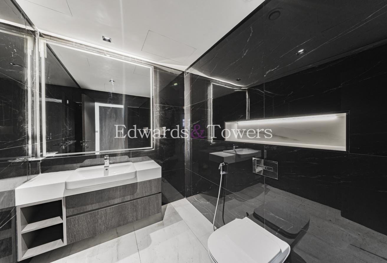 Triplex Penthouse | Full Canal View | Unfurnished photo 21
