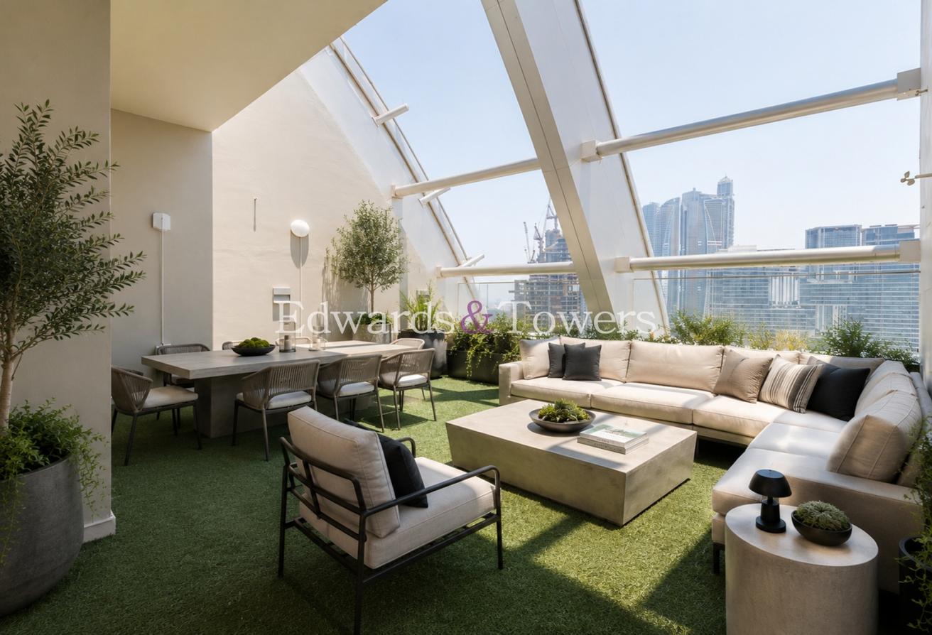 Triplex Penthouse | Full Canal View | Unfurnished photo 4