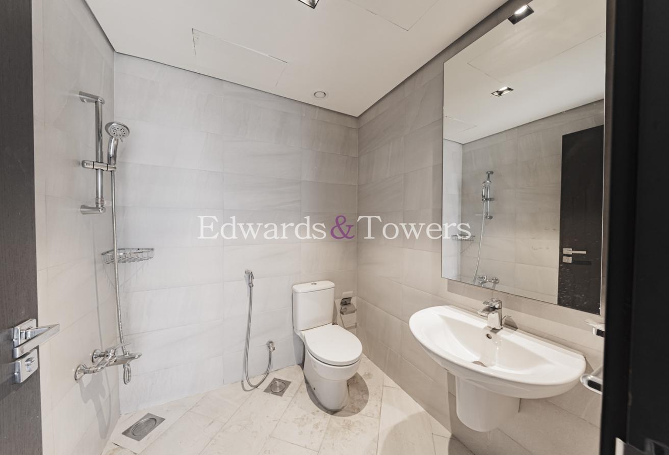 Triplex Penthouse | Full Canal View | Unfurnished photo 24