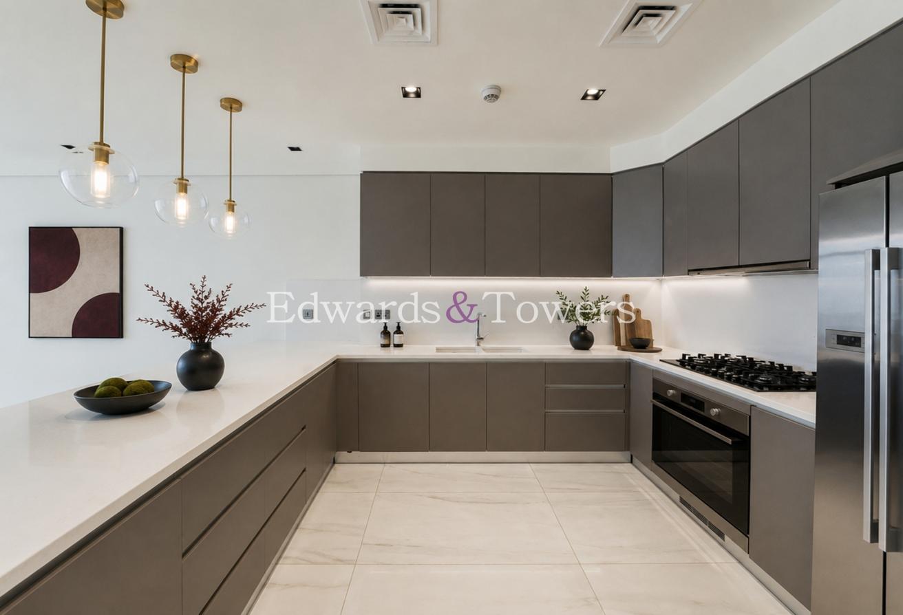 Triplex Penthouse | Full Canal View | Unfurnished photo 6