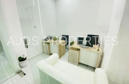 Office Space - Studio - 1 Bathroom for rent in Red Avenue - Al Garhoud - Dubai