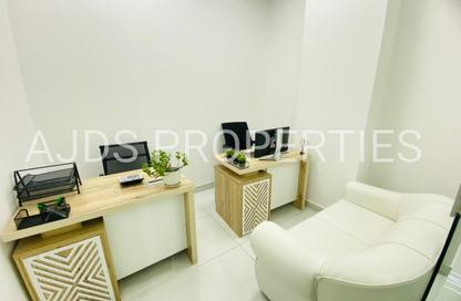 Office Space - Studio - 1 Bathroom for rent in Red Avenue - Al Garhoud - Dubai