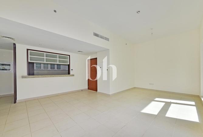 Burj View | Front Facing | Corner Layout — photo 4