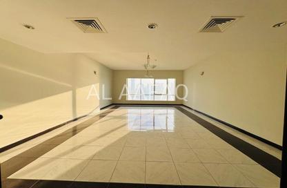 Apartment - 4 Bedrooms - 5 Bathrooms for rent in Al Majaz 1 - Al Majaz - Sharjah