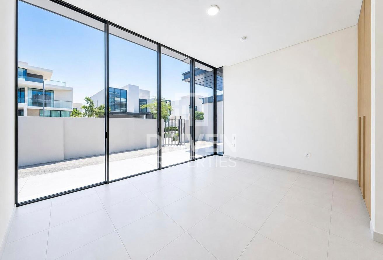 Landscaped | Full Lagoon View | Modern Style photo 14