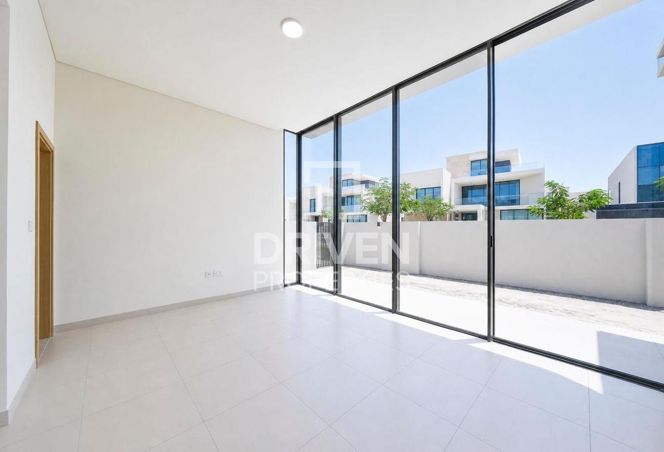 Landscaped | Full Lagoon View | Modern Style photo 16