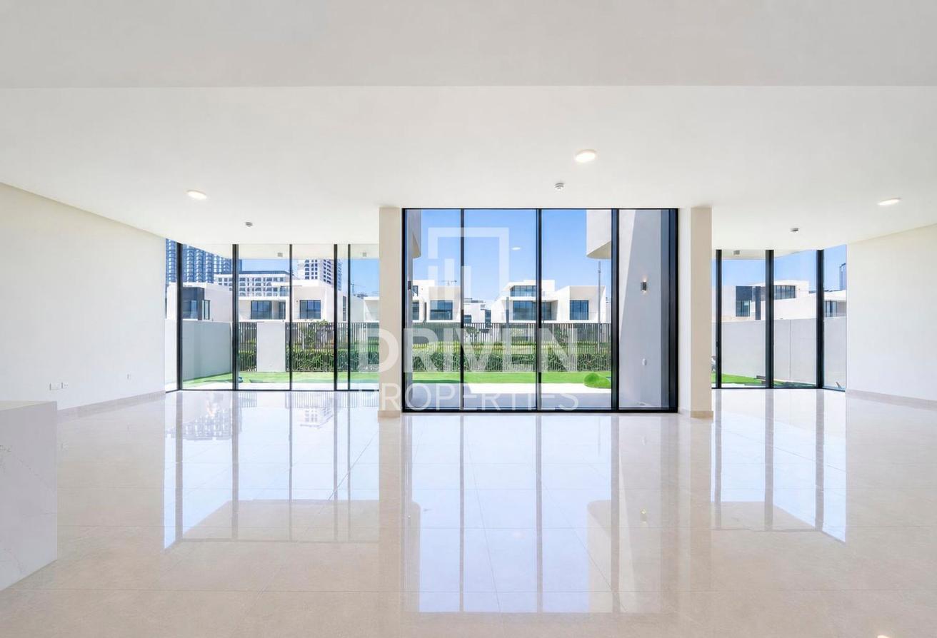 Landscaped | Full Lagoon View | Modern Style photo 4