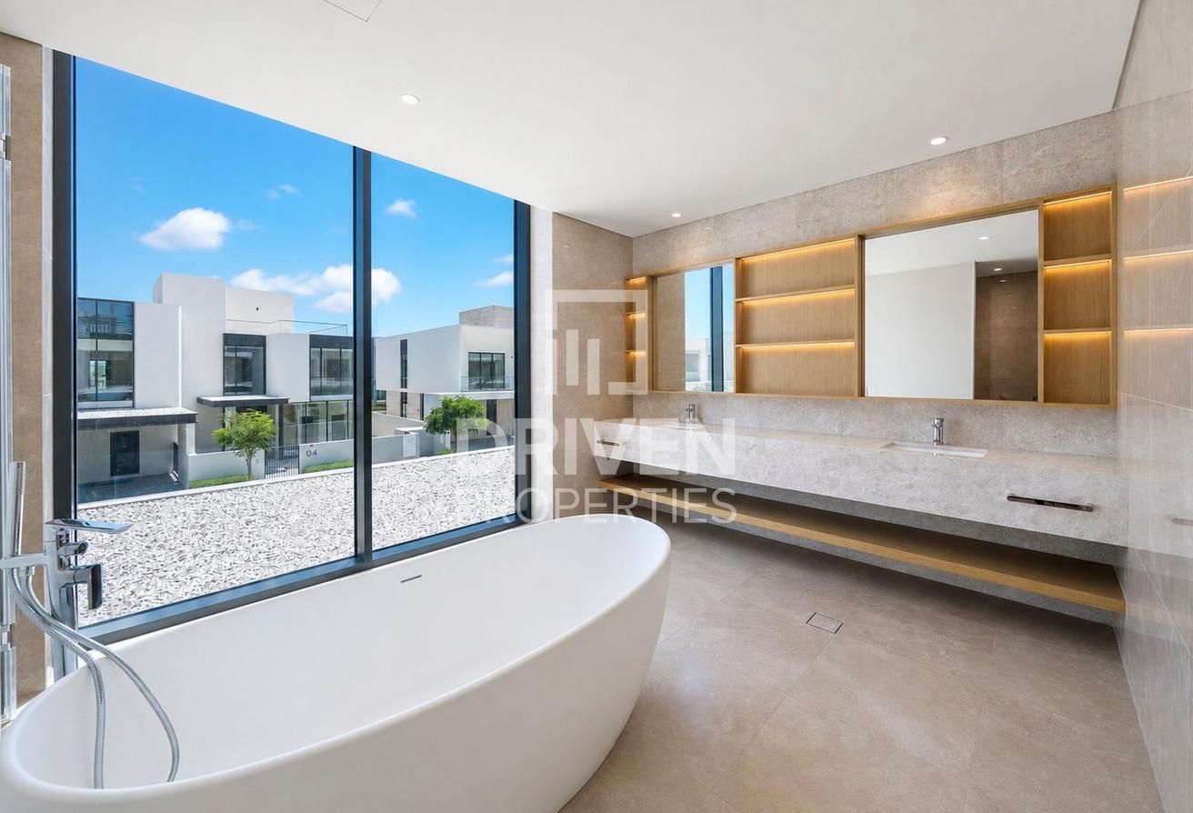 Landscaped | Full Lagoon View | Modern Style photo 25