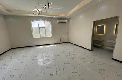 فيلا - 4 غرف نوم - 4 حمامات للايجار في فلج هزاع - العين فيلا - 4 غرف نوم - 4 حمامات للايجار في فلج هزاع - العين