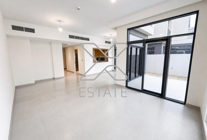 Spacious Middle Unit Villa | Semi-Detached | Maid — photo 3