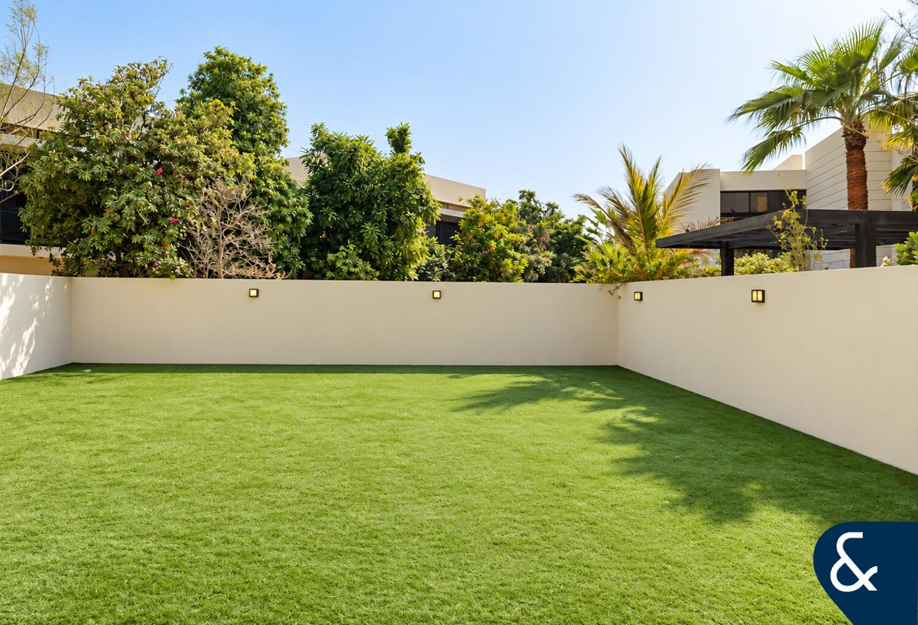 4 Bedroom | Furnished | Largest Plot photo 2
