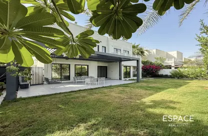 Villa - 4 Bedrooms - 5 Bathrooms for rent in Meadows 1 - Meadows - Dubai