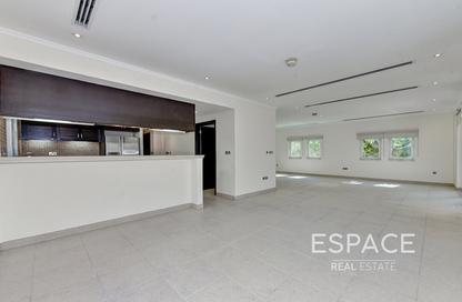 Villa - 3 - 4 for rent in District 7 - Jumeirah Park - Dubai