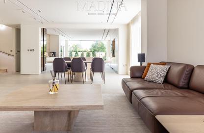 Villa - 4 Bedrooms - 5 Bathrooms for rent in Meadows 1 - Meadows - Dubai