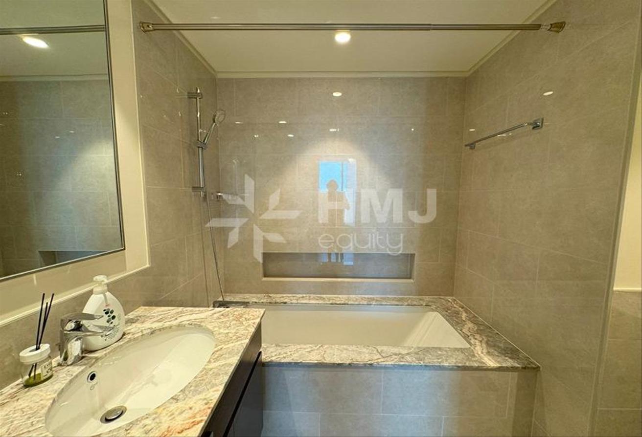 Skyline Living | Spacious Unit | Modern Layout photo 16