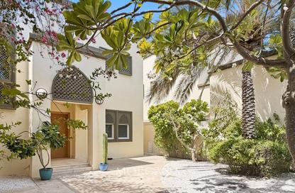 Villa - 3 - 4 for rent in District 8 - Jumeirah Park - Dubai