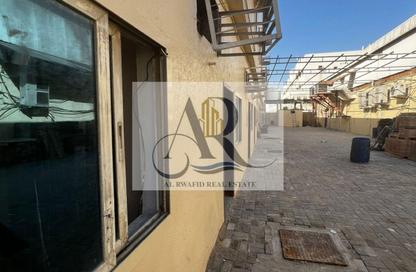سكن عمال - استوديو - 8 حمامات للايجار في بناية اس جي 10 - المنطقة الصناعية رقم 10 - المنطقة الصناعية بالشارقة - الشارقة