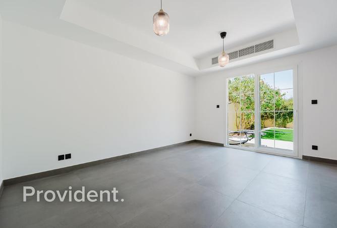 73112375 - Property Image 2