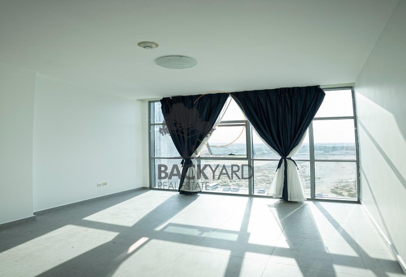 WELL MAINTAINED | BRIGHT LIVING AREA | PREMIUM photo 3