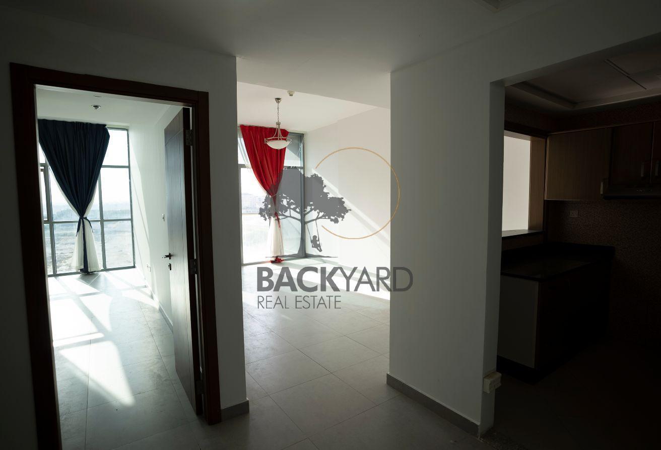 WELL MAINTAINED | BRIGHT LIVING AREA | PREMIUM photo 4