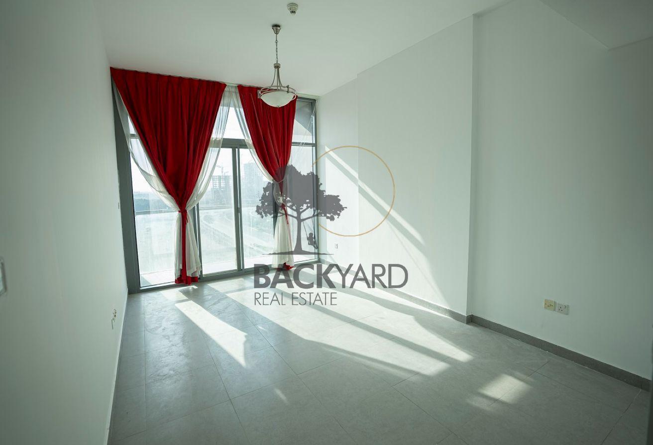 WELL MAINTAINED | BRIGHT LIVING AREA | PREMIUM photo 5