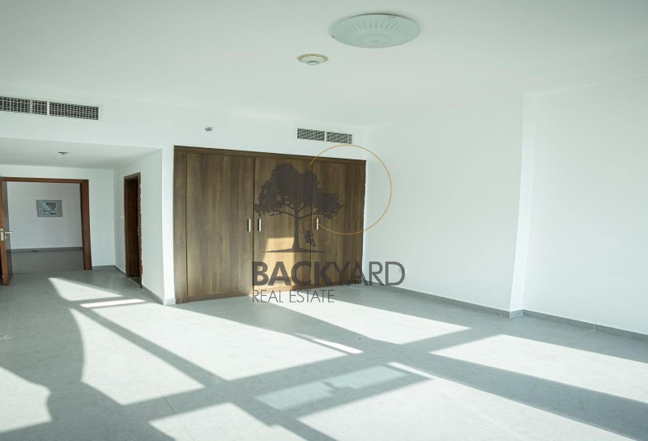 WELL MAINTAINED | BRIGHT LIVING AREA | PREMIUM photo 6