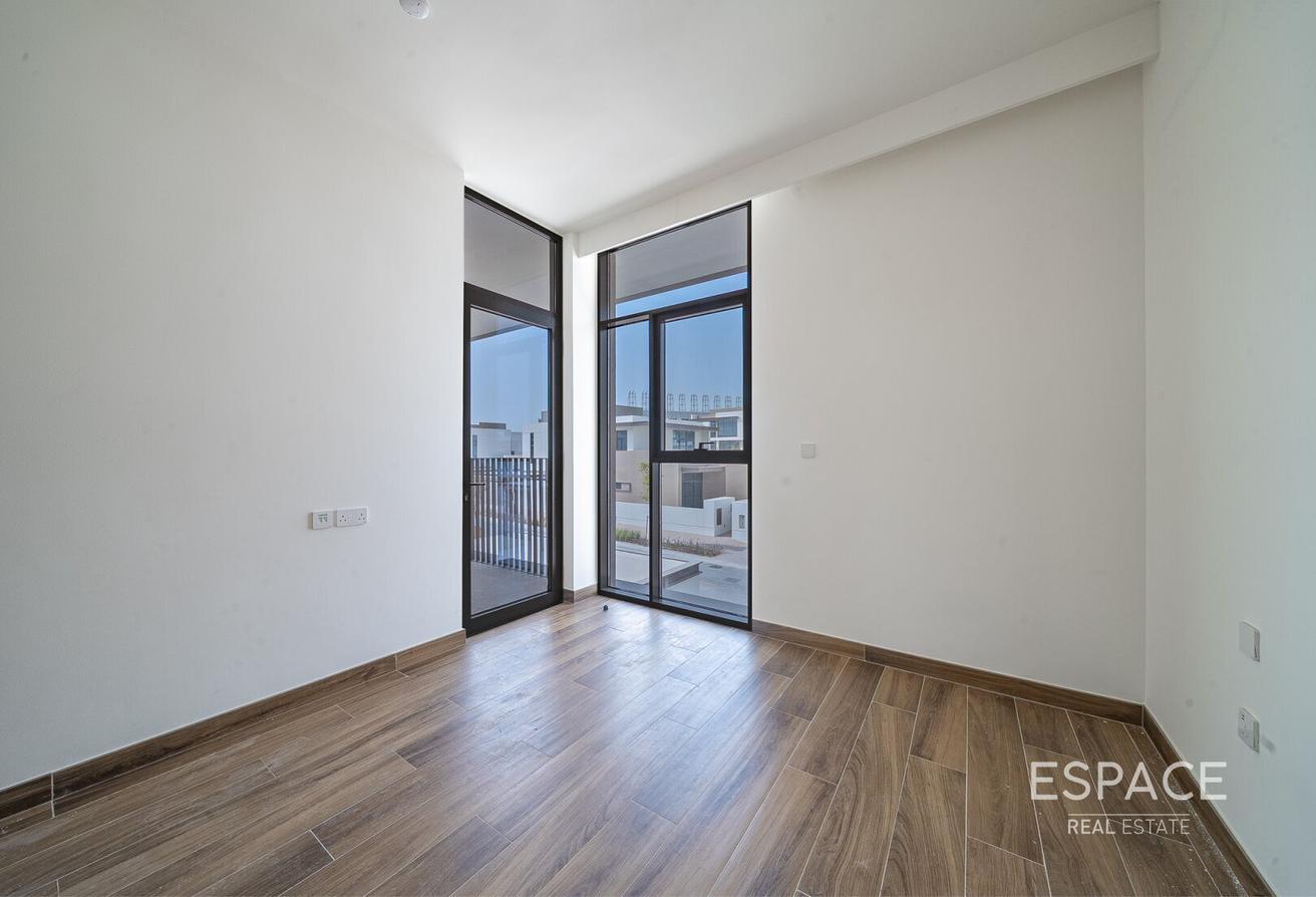 Single Row | Brand New Standalone | 4 Bed + Maid photo 6