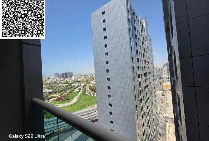 1BR/free parking/closed kitchen/open balcony!!