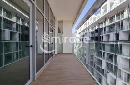 Apartment - 1 - 2 for sale in Oasis 1 - Oasis Residences - Masdar City - Abu Dhabi