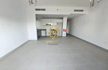 شقة - غرفة نوم - 2 حمامات للايجار في باين ريزيدنتس - المدينة العالمية المرحلة 2 - 4 الورسان - الورسان - دبي