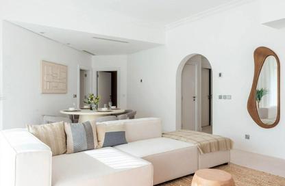 Apartment - 2 Bedrooms - 4 Bathrooms for sale in Al Msalli - Shoreline Apartments - Palm Jumeirah - Dubai
