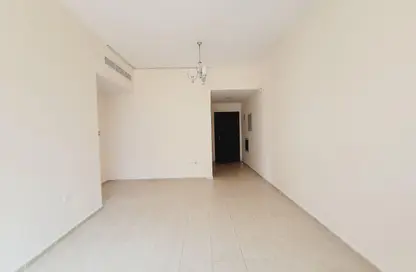 شقة - 2 غرف نوم - 2 حمامات للايجار في الشامسي 1 - تجارية مويلح - الشارقة