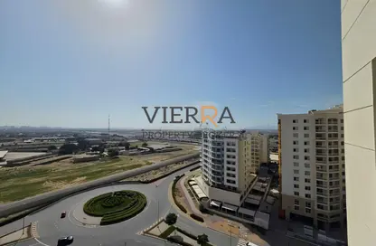 Apartment - 2 Bedrooms - 3 Bathrooms for sale in Mazaya 5 - Queue Point - Liwan - Dubai