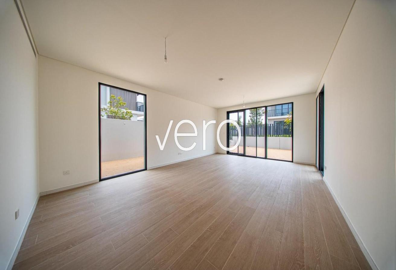 End Unit | Landscaped | Close to the park photo 4