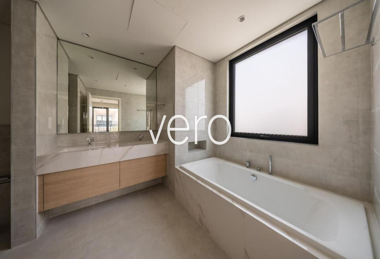 End Unit | Landscaped | Close to the park photo 18