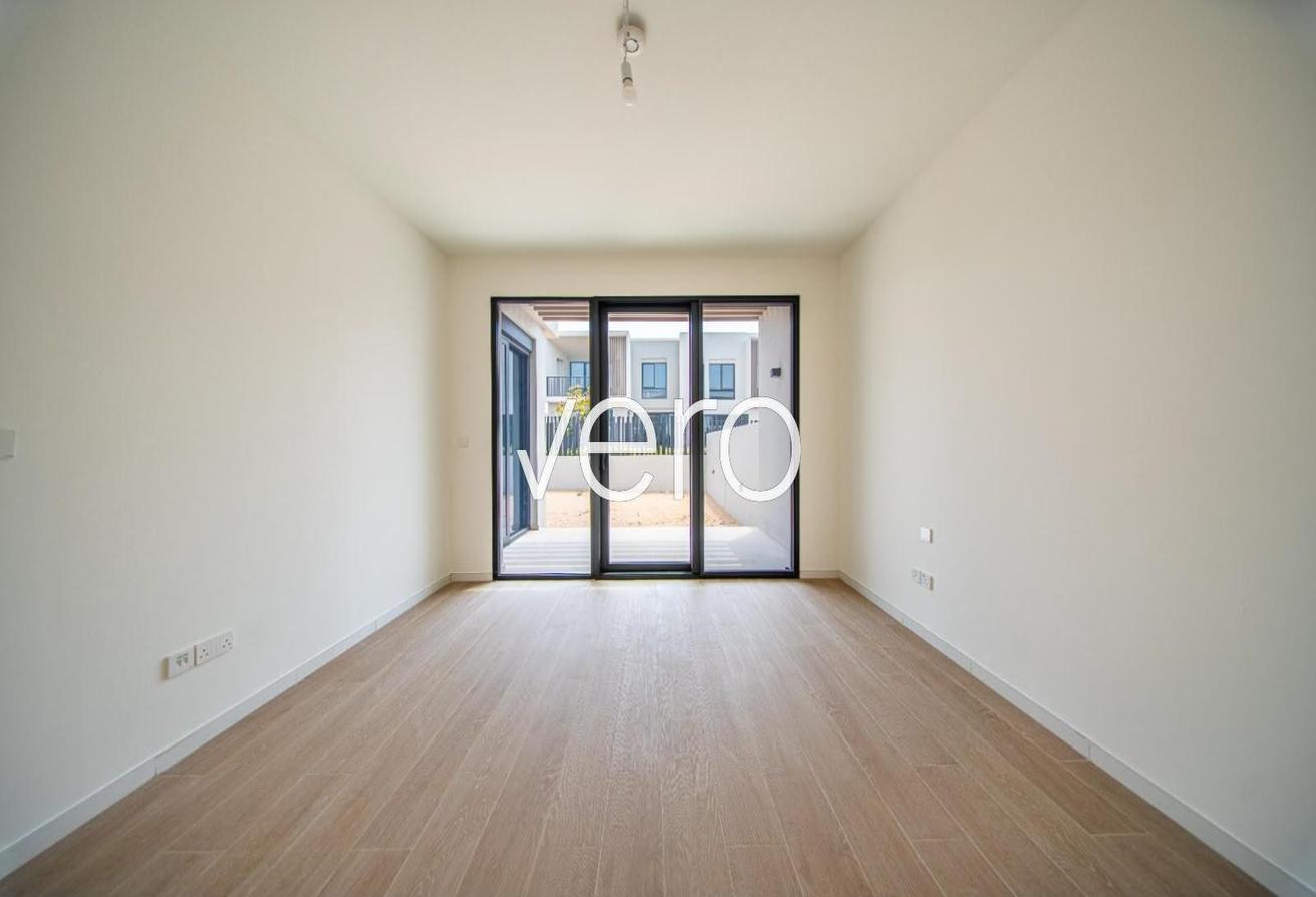 End Unit | Landscaped | Close to the park photo 7
