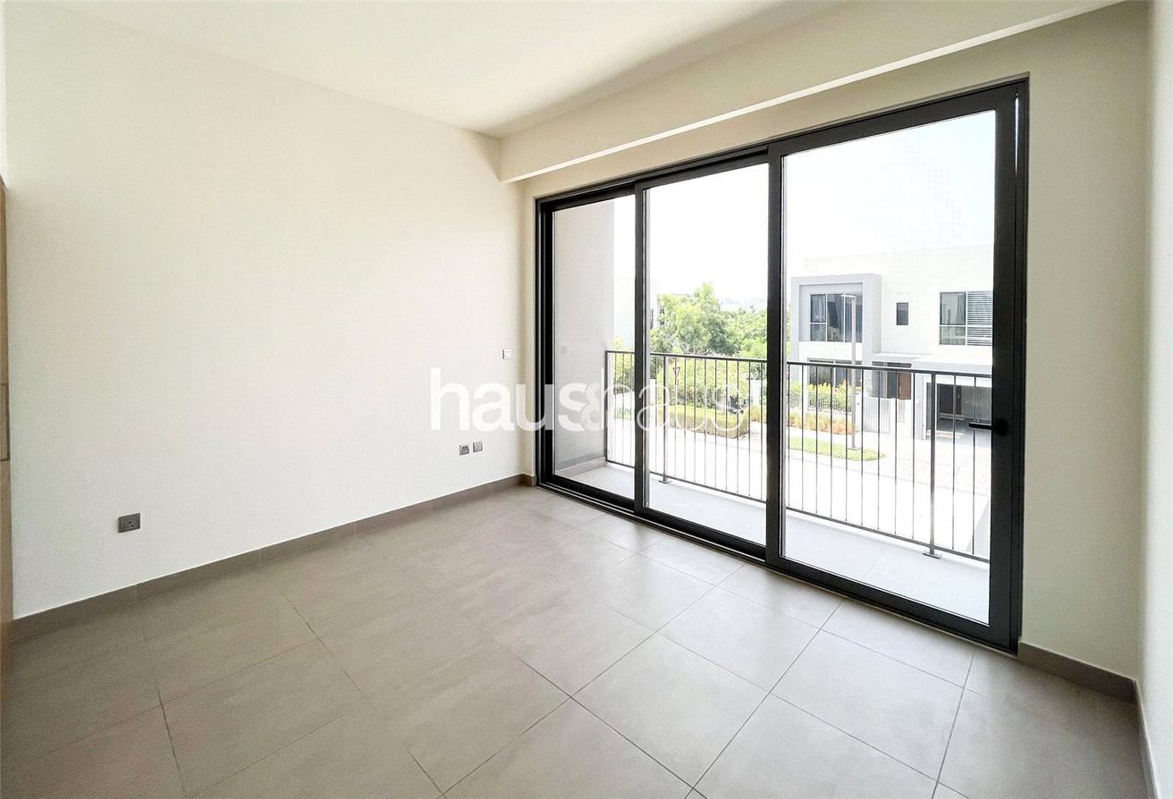 Next to Pool and Gym | 3 Bed + Maids | Huge Plot photo 9