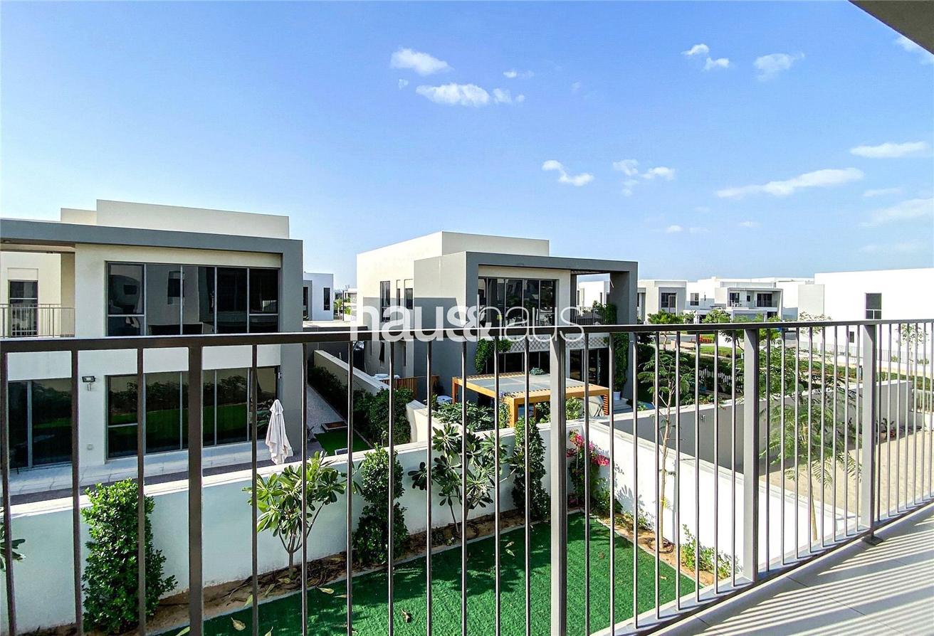 Next to Pool and Gym | 3 Bed + Maids | Huge Plot photo 14