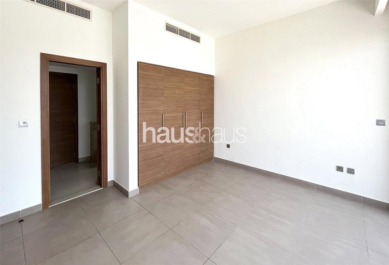 Next to Pool and Gym | 3 Bed + Maids | Huge Plot photo 10