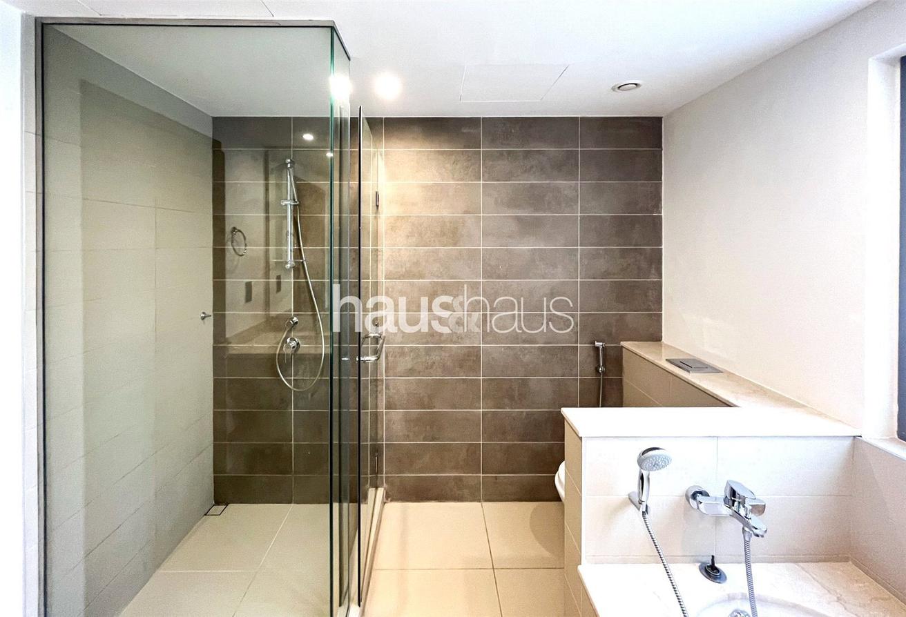 Next to Pool and Gym | 3 Bed + Maids | Huge Plot photo 8
